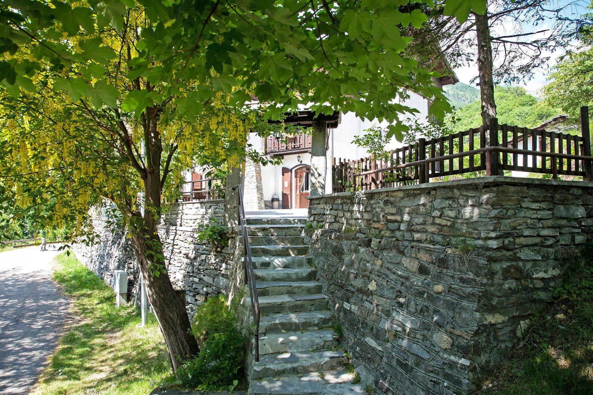 Chalet Sul Lago Hotel In Montagna Moncenisio Exterior foto